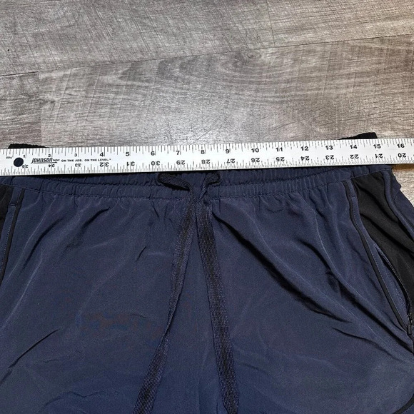 Athleta Colorblocked Short w/ Zipper Pockets Navy Blue & Black Size 10 - Picture 3 of 6